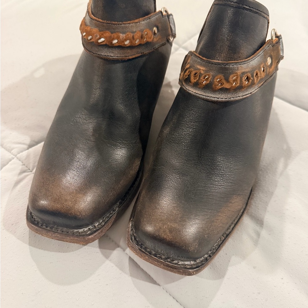 Freebird Women's Black and Brown Ankle Boots